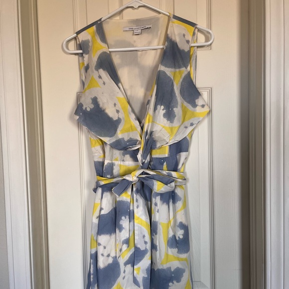 DIANE VON FURSTENBURG BLUE YELLOW AND WHITE WATERCOLOR COTTON WRAP DRESS SIZE 2 - Picture 2 of 10